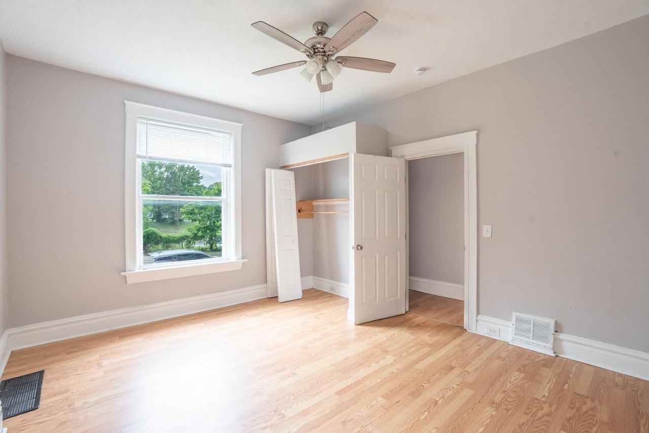 6128 Vermont Ave - Photo 4 of 15