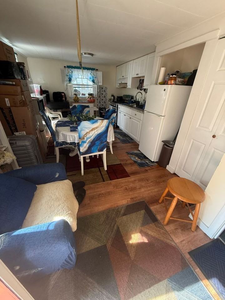 280 Winter St - Photo 2 of 4