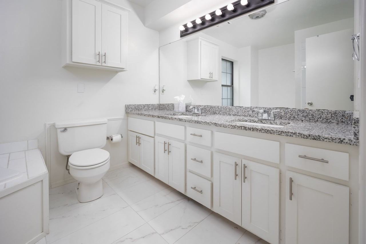 1129 Nw 176th St - Photo 3 of 23