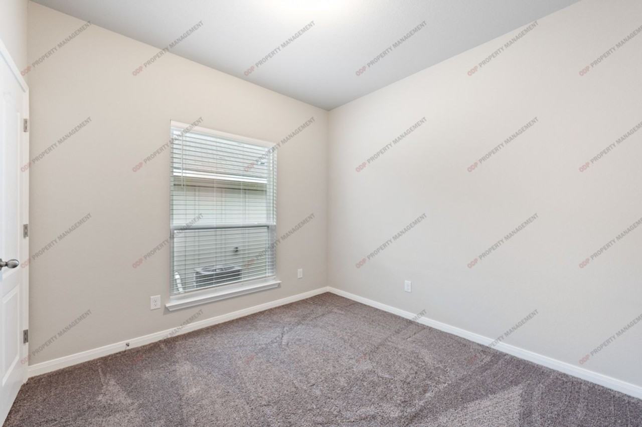 625 Oxford Ln - Photo 5 of 20