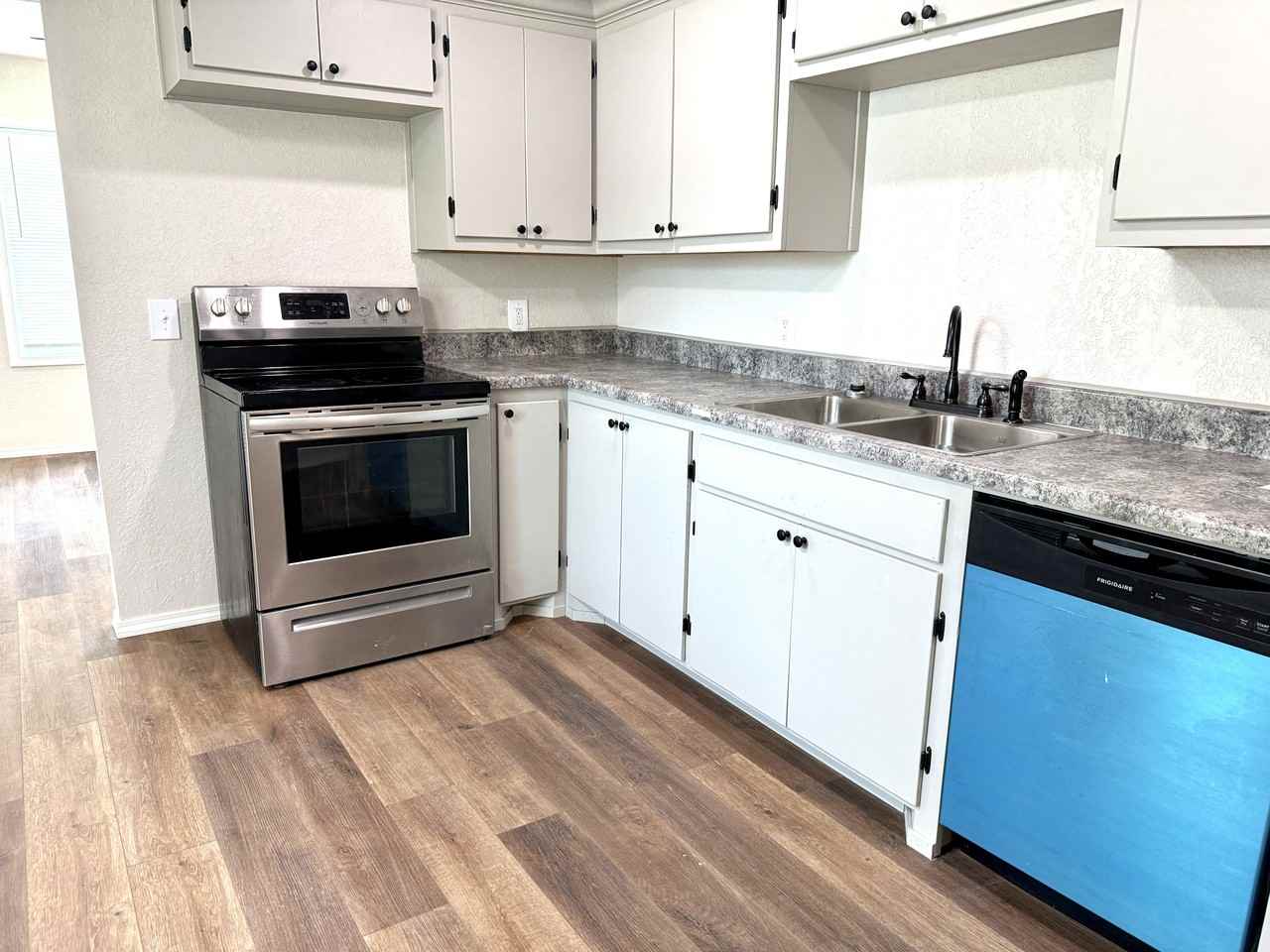413 M St Ne #1 - Photo 2 of 14