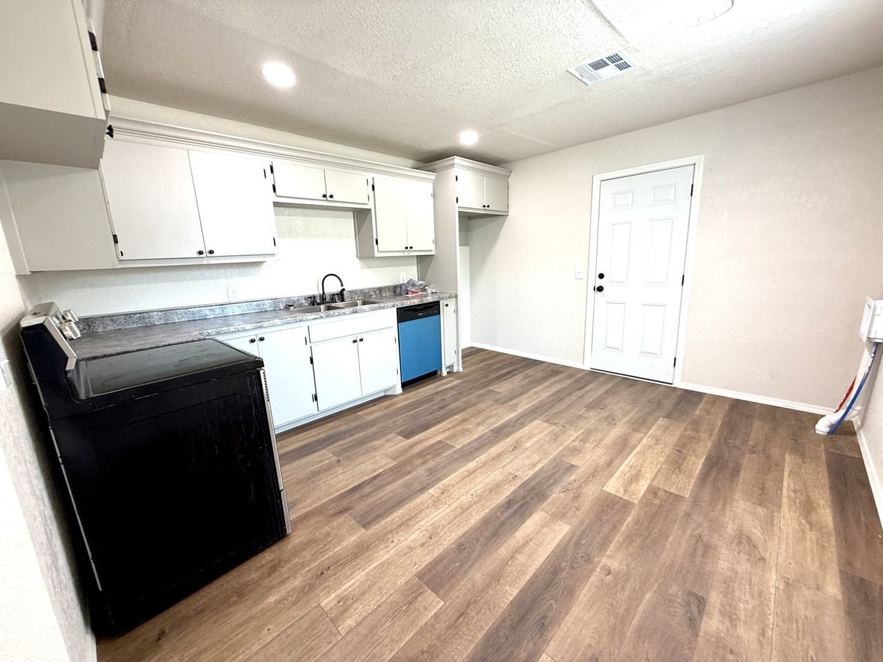 413 M St Ne #1 - Photo 4 of 14