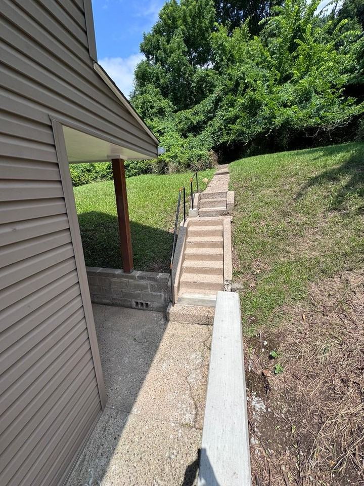 429 25th St - Photo 5 of 37