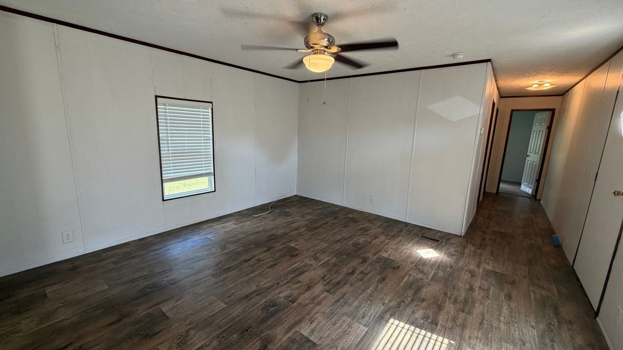 4220 Barber St - Photo 3 of 20