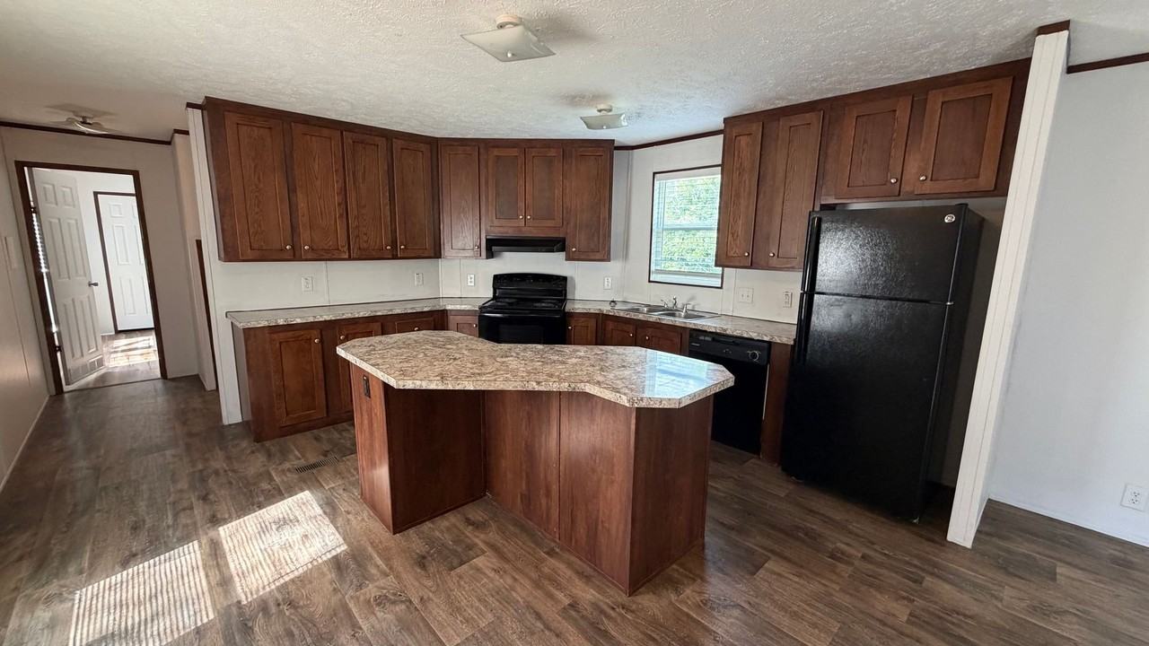 4220 Barber St - Photo 5 of 20