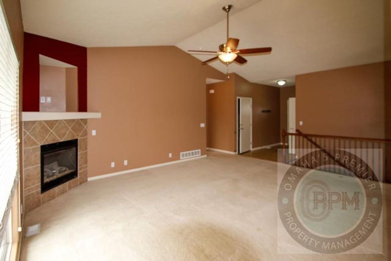 809 Lake Tahoe Dr - Photo 5 of 45