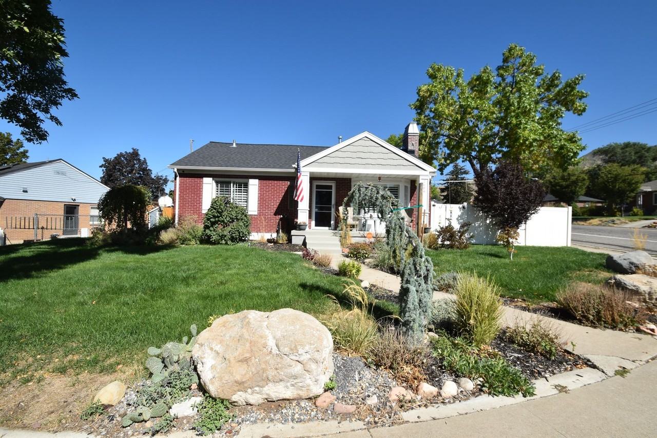 2689 E Barbey Dr - Photo 2 of 18