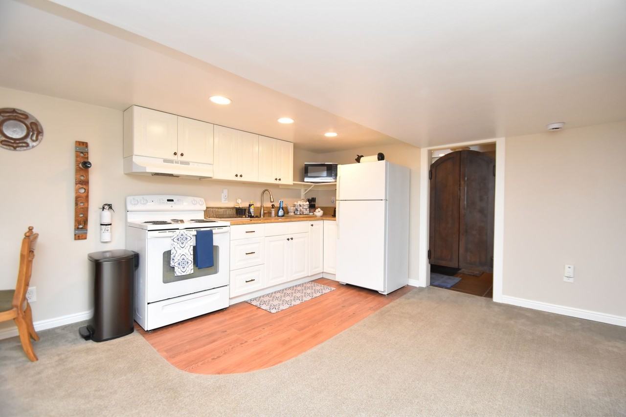 2689 E Barbey Dr - Photo 4 of 18