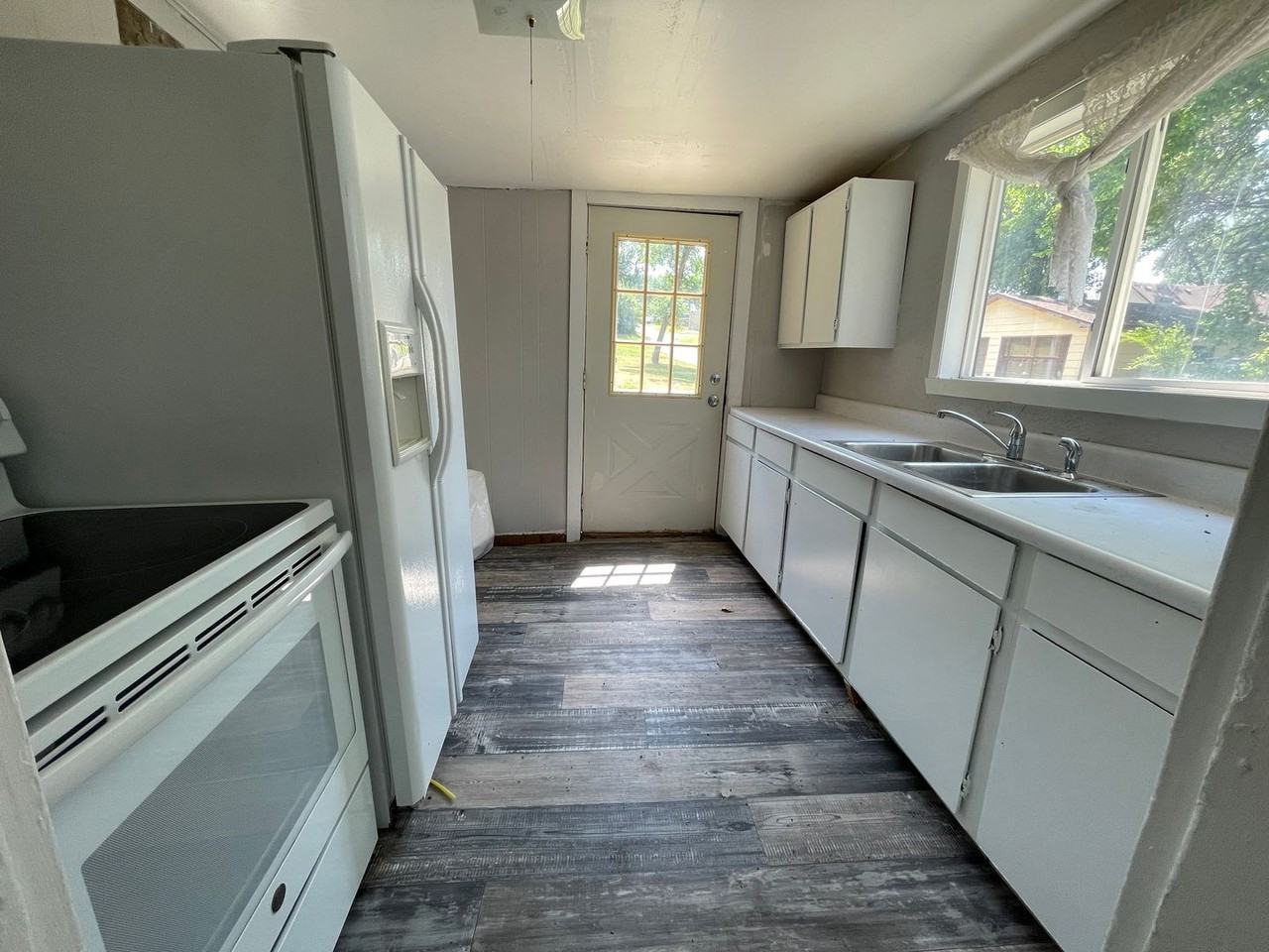 646 3rd St Se - Photo 2 of 2