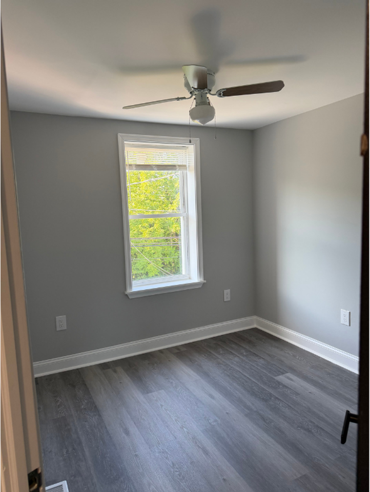 3317 Ravenwood ave - Photo 2 of 26