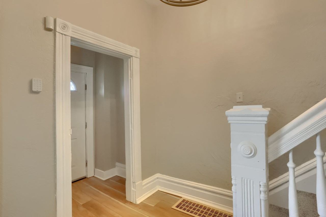 513 Grace St - Photo 4 of 50