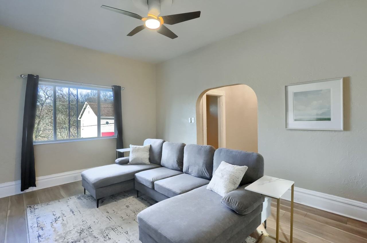 513 Grace St - Photo 7 of 50