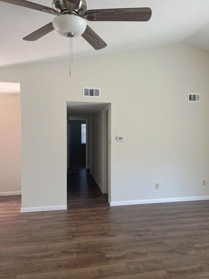 2201 Sage Ln - Photo 6 of 23