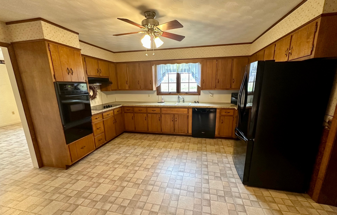 1448 Abbottstown Pike - Photo 4 of 13