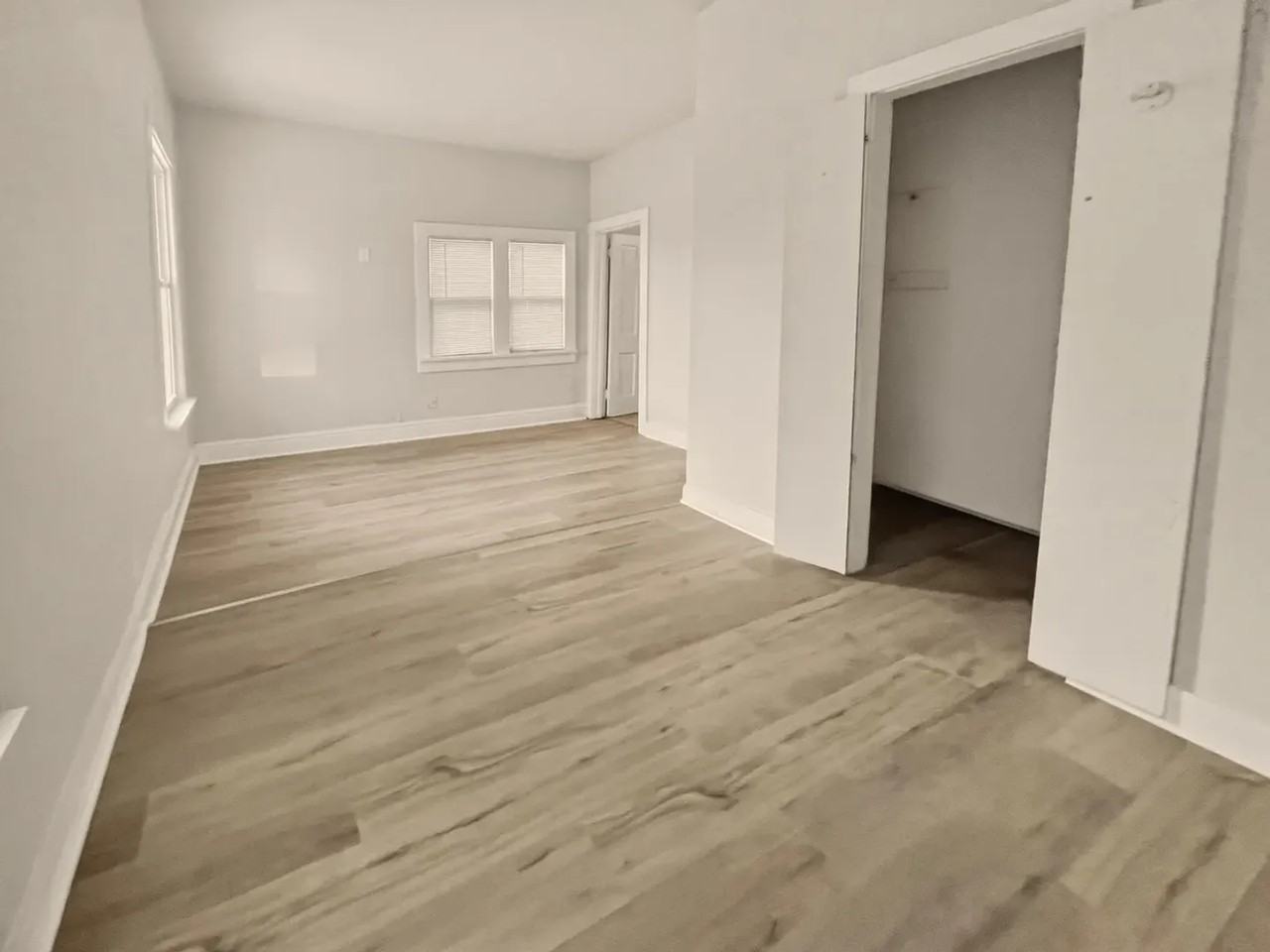 303 Rose St - Photo 3 of 10