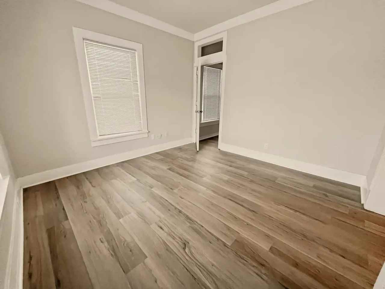 303 Rose St - Photo 4 of 10