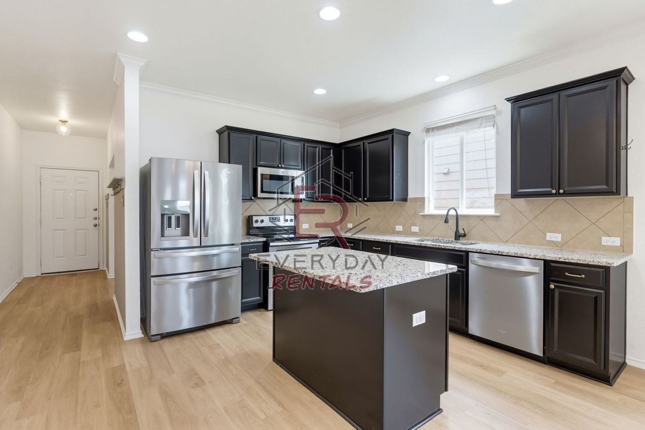 9309 Sandyford Ct - Photo 3 of 16