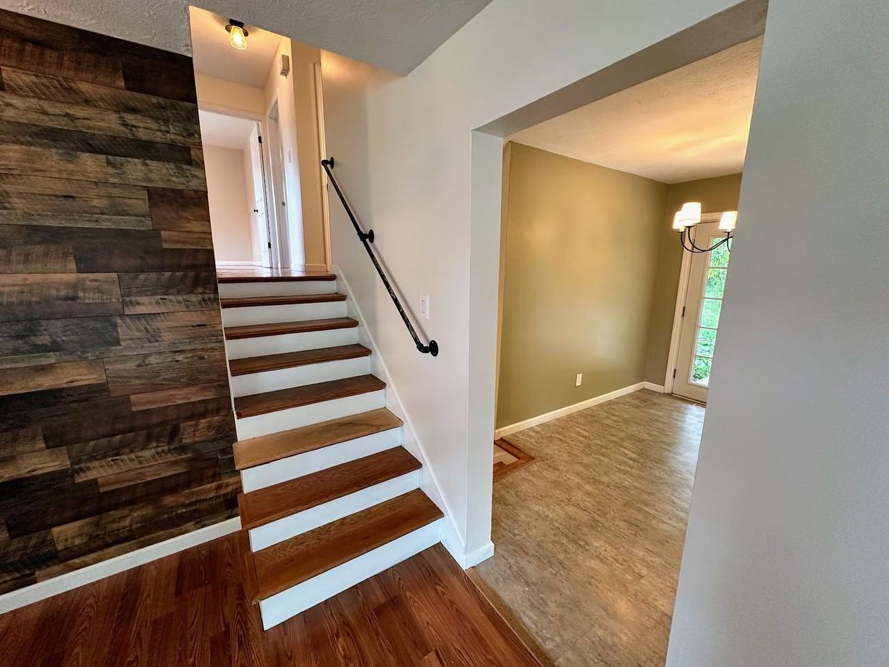 1187 Devonport Cir - Photo 4 of 26