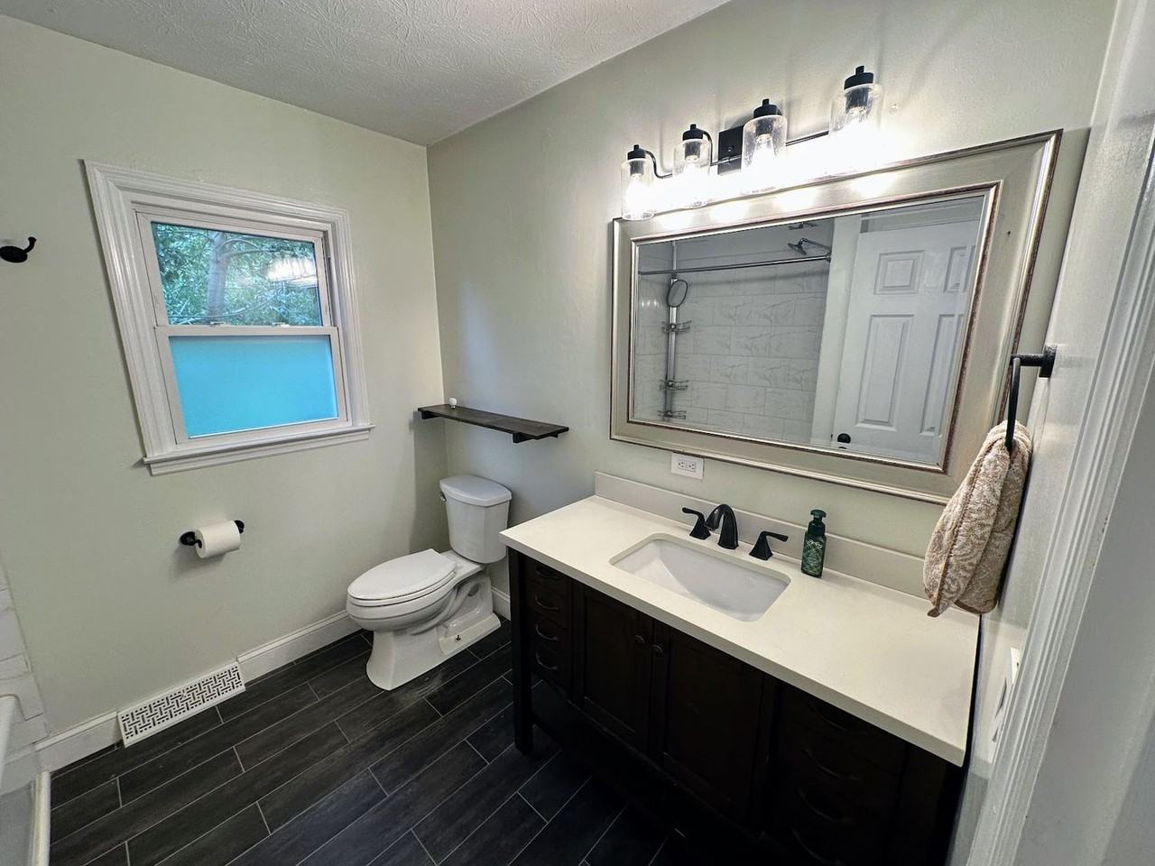 1187 Devonport Cir - Photo 6 of 26