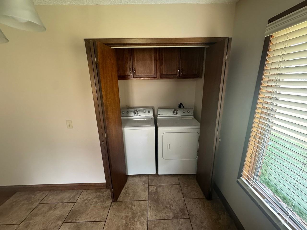 605 E Maplewood St - Photo 4 of 18