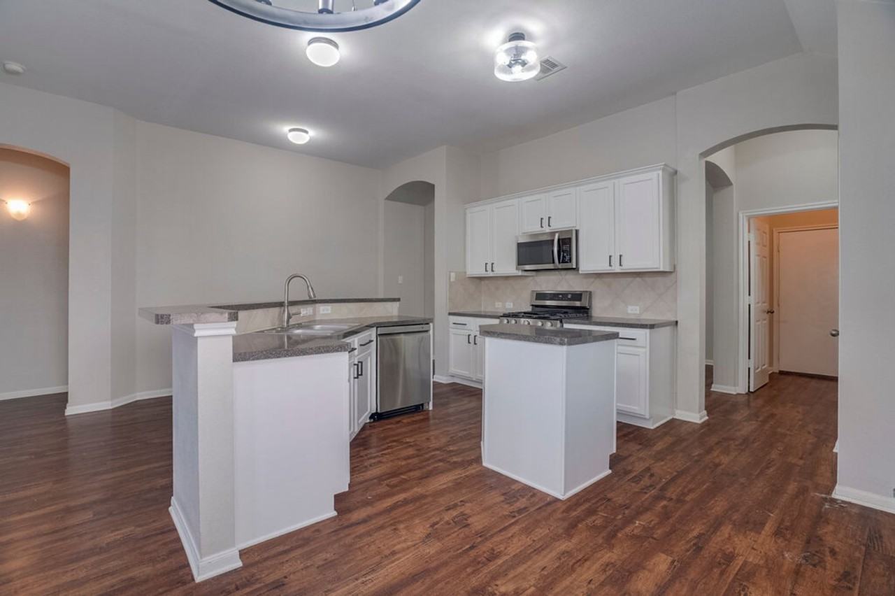 2985 Overland St - Photo 6 of 20