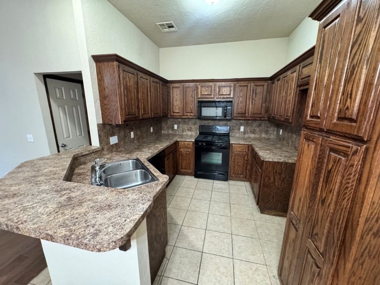 15012 Kyle Dr #A - Photo 4 of 18