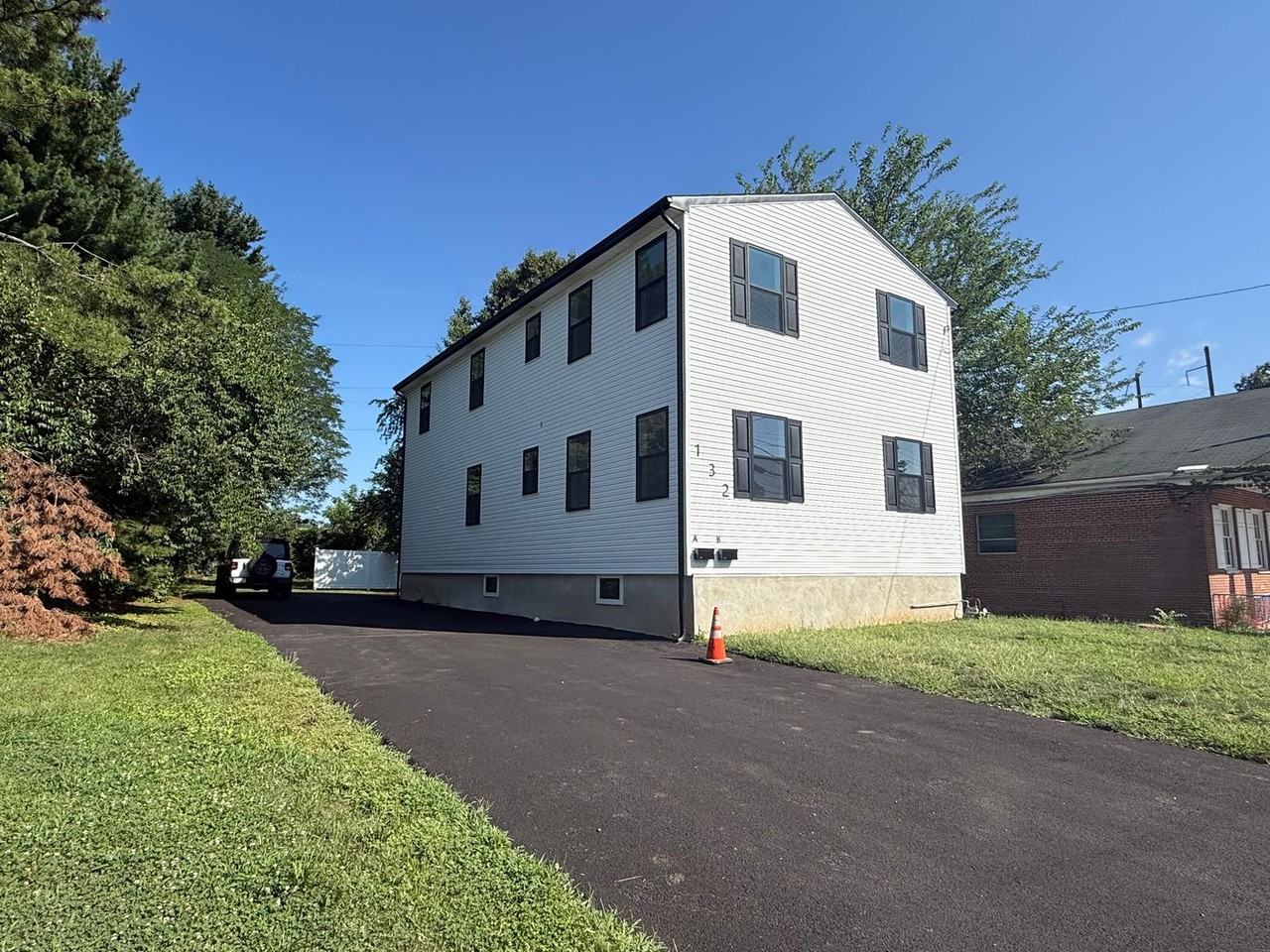 132 Yale - Photo 2 of 30