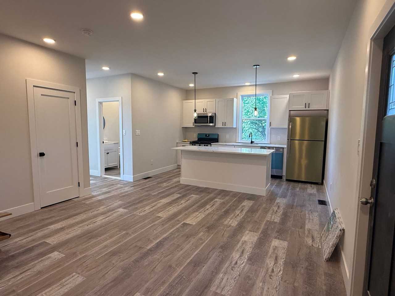 132 Yale - Photo 4 of 30