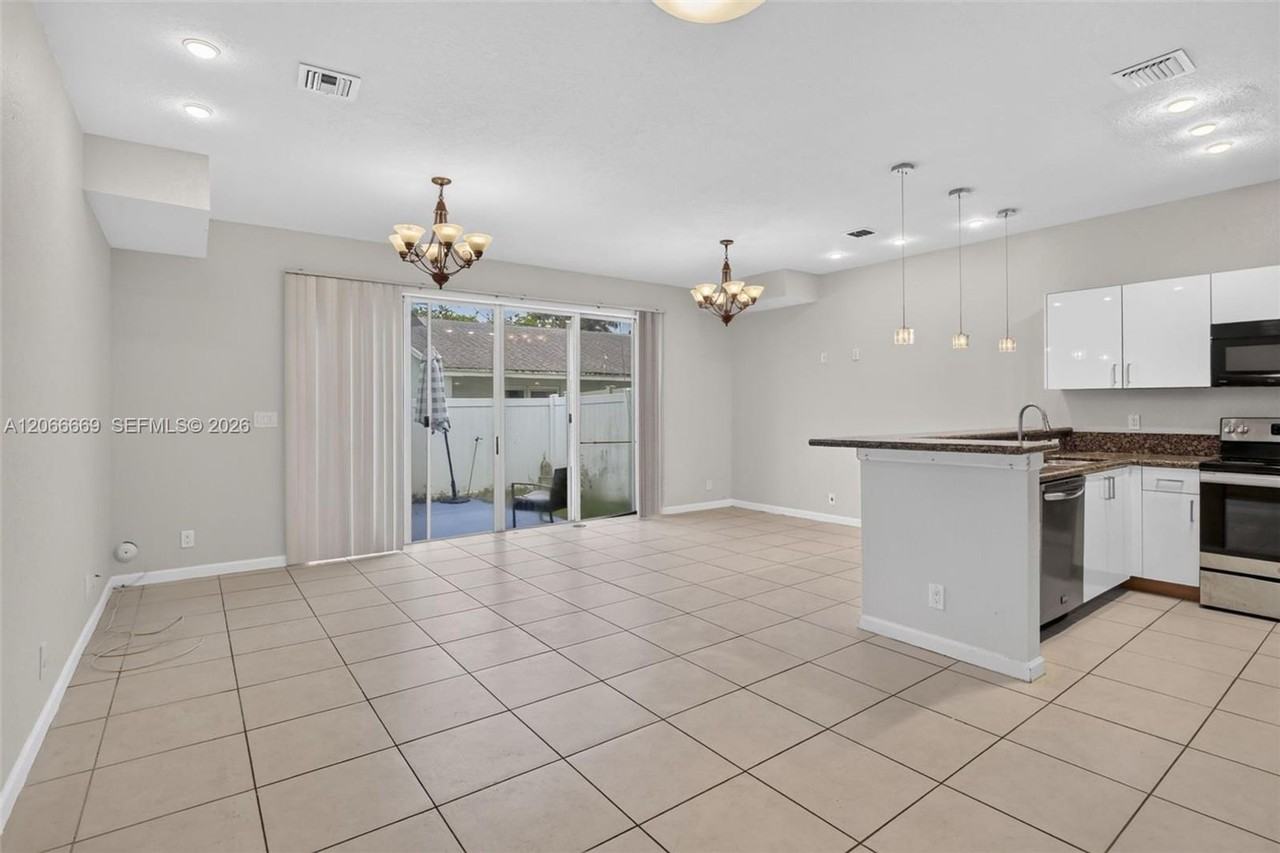 5337 5337 SW 40th Avenue 5337, Dania Beach, FL 33314 - 6728 #6728 - Photo 3 of 16