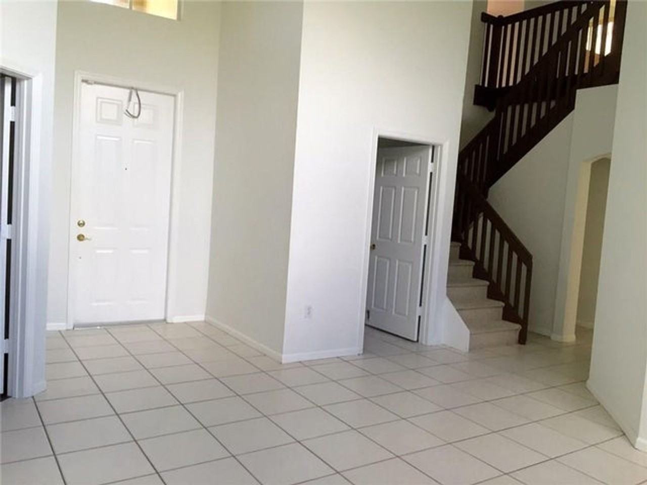 5414 Nw 48th St - Photo 4 of 12