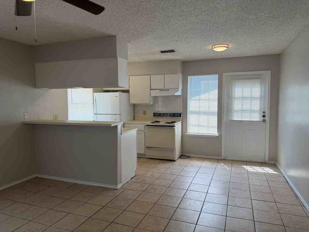 811 W Olmos Dr - Photo 2 of 10