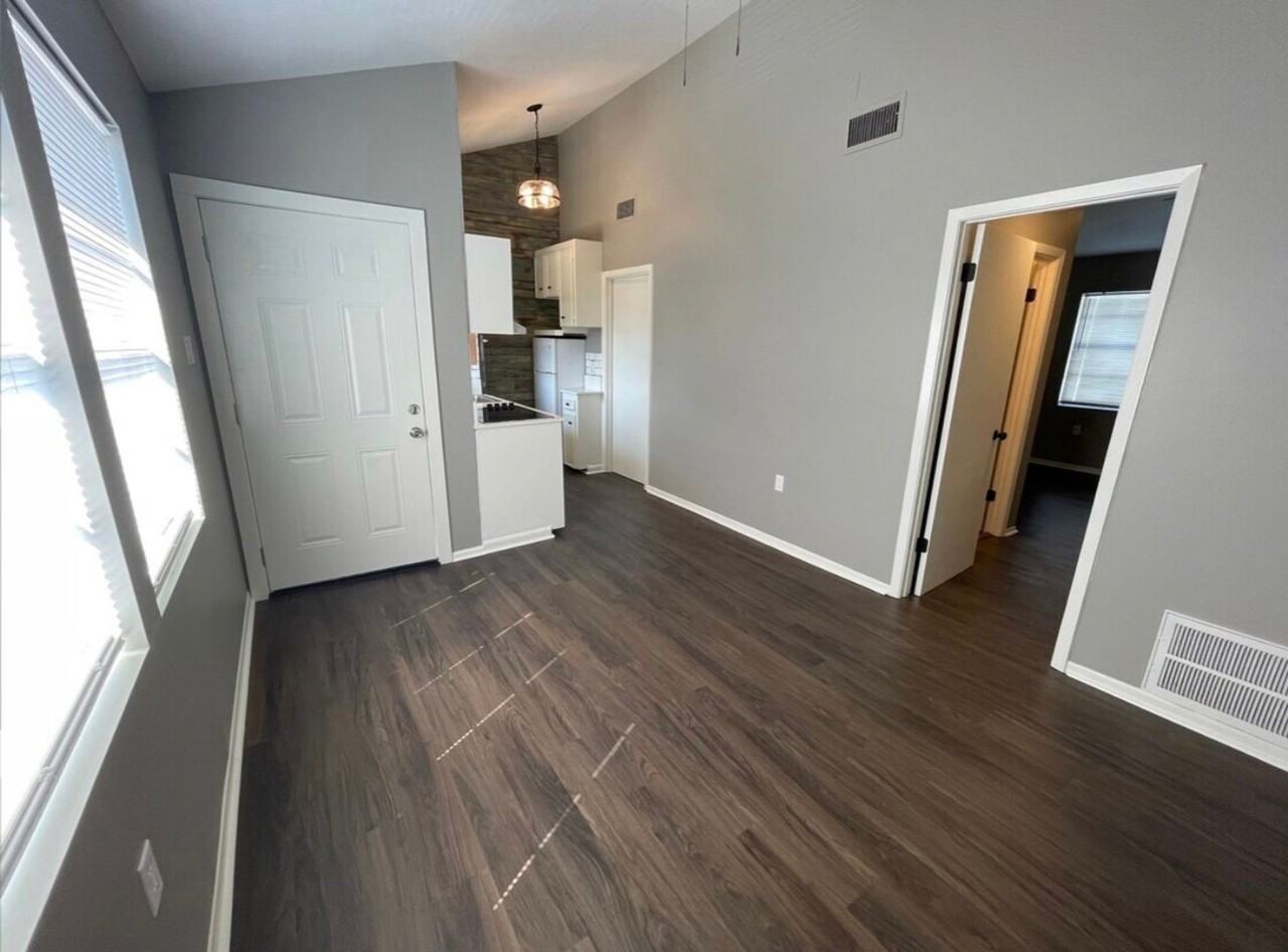 206 Challenger Street - Photo 4 of 18