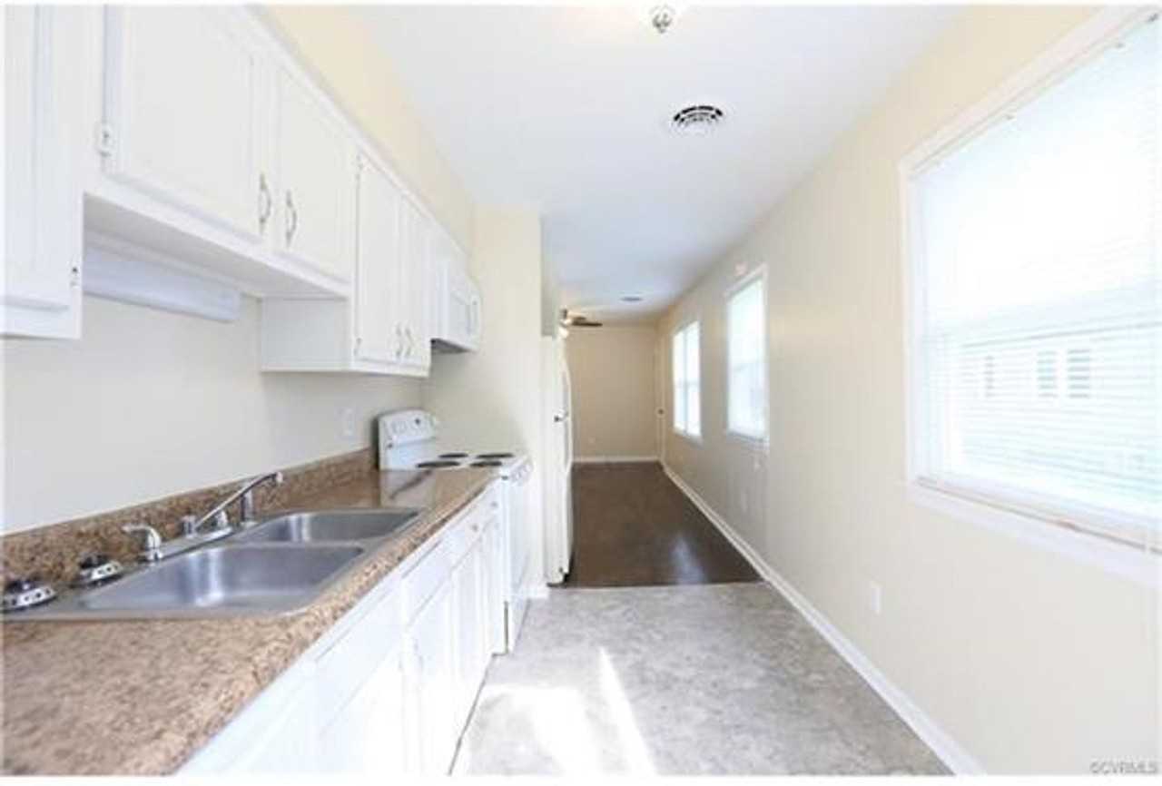 220 W 31st St #B - Photo 2 of 10