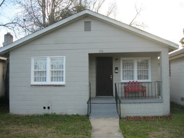 715 W 46th St - Photo 2 of 13