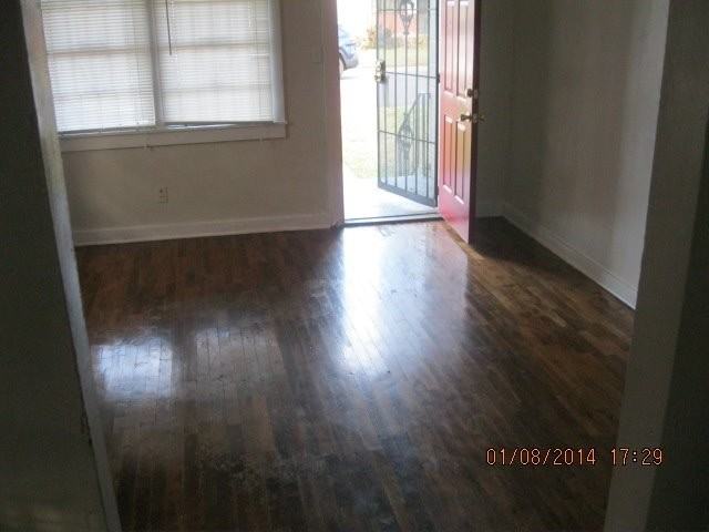 715 W 46th St - Photo 3 of 13