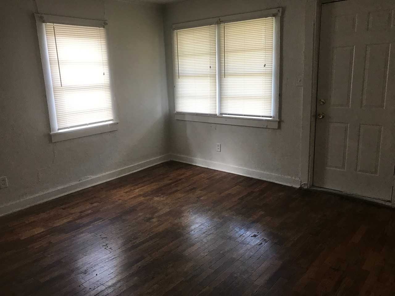 715 W 46th St - Photo 5 of 13