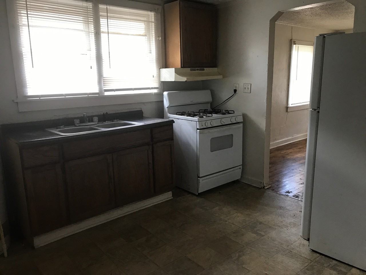 715 W 46th St - Photo 6 of 13