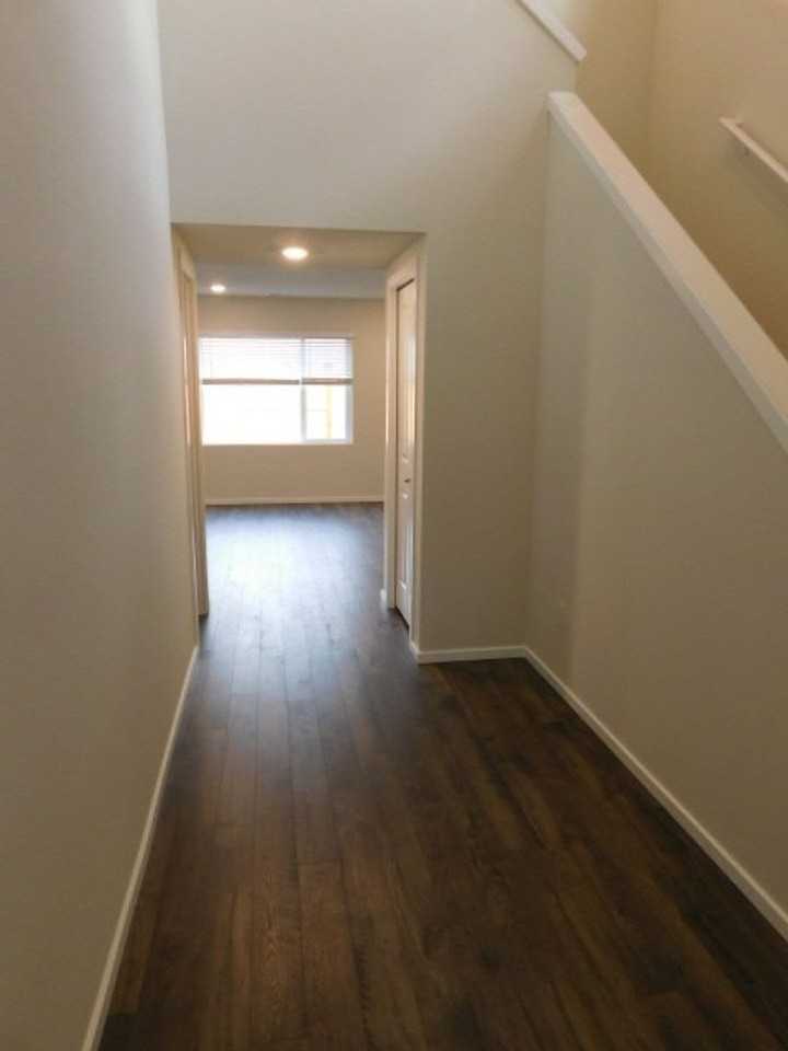4737 Navigation Ave Ne - Photo 3 of 32