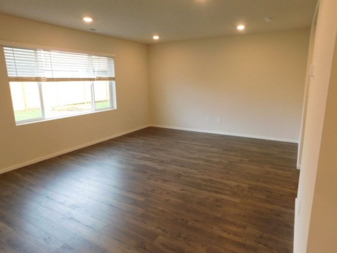 4737 Navigation Ave Ne - Photo 4 of 32