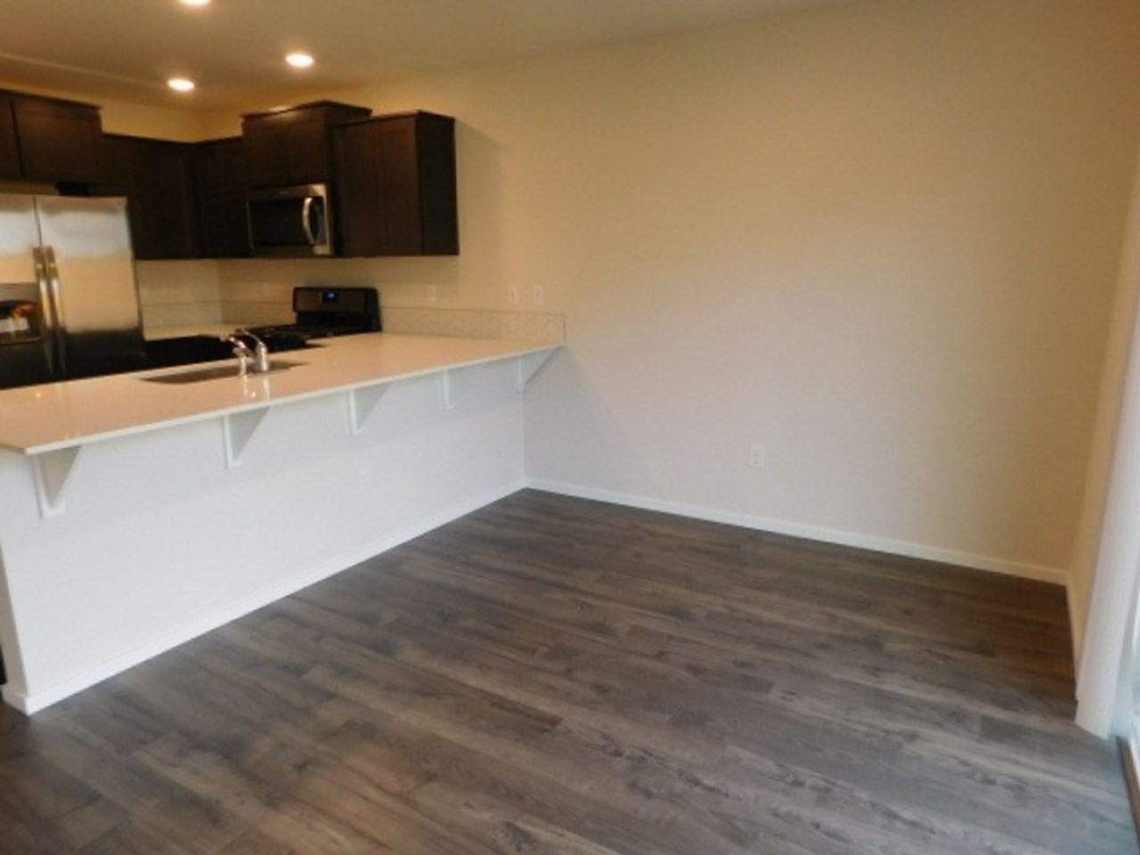 4737 Navigation Ave Ne - Photo 5 of 32