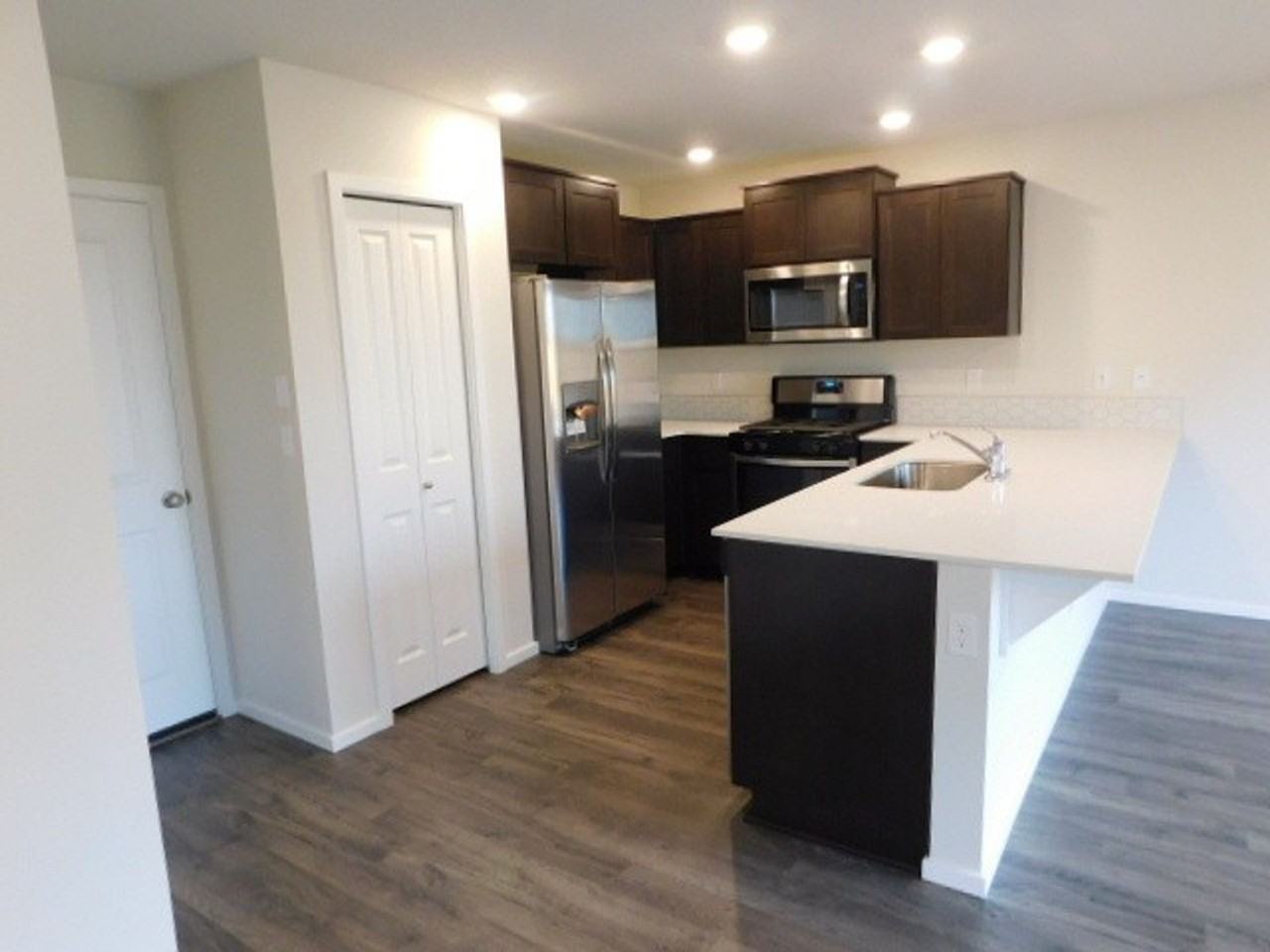 4737 Navigation Ave Ne - Photo 6 of 32