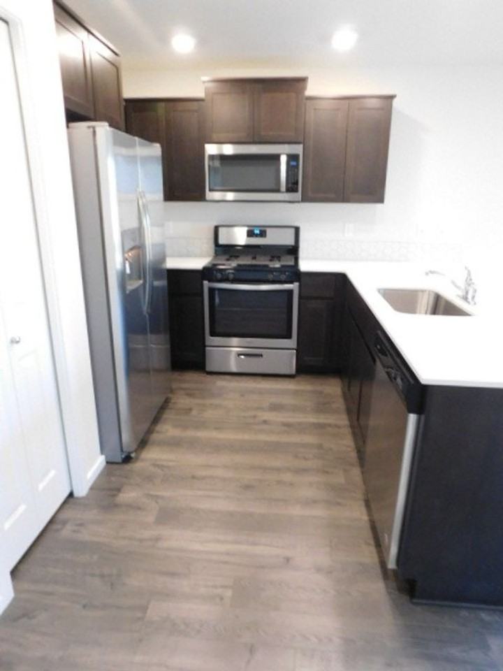 4737 Navigation Ave Ne - Photo 7 of 32