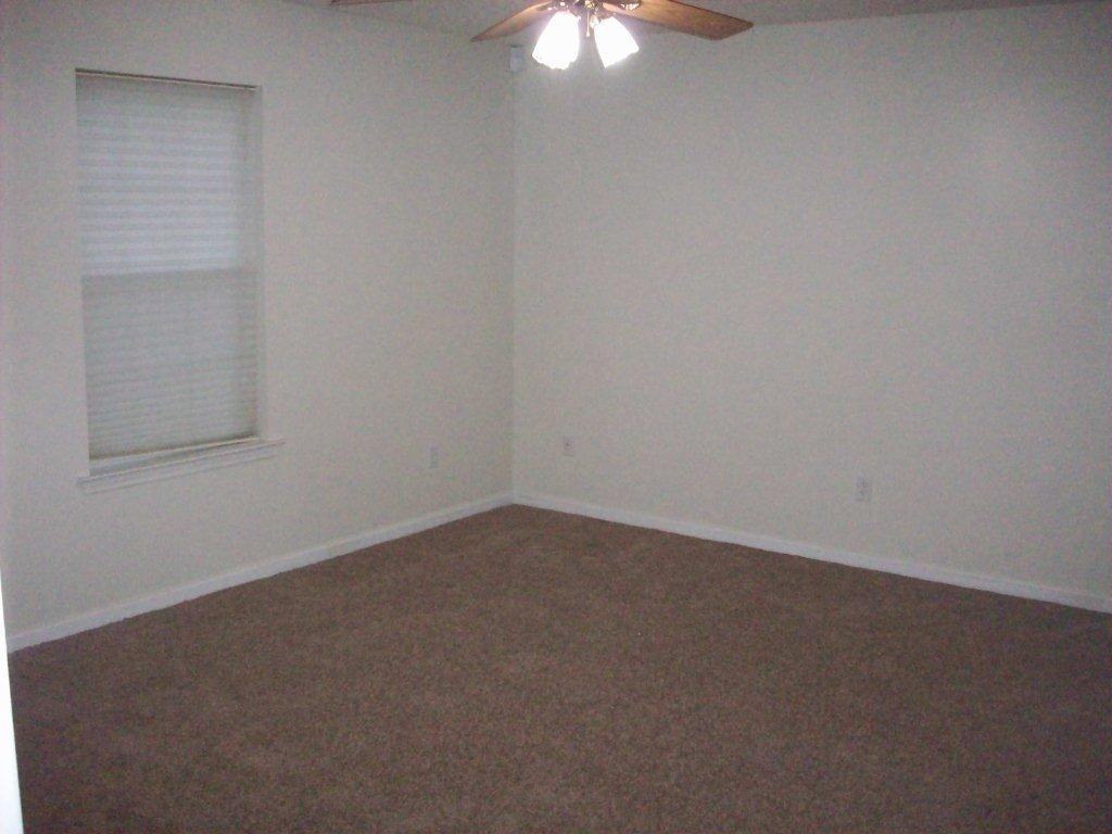 312 Tharpe Dr - Photo 4 of 8