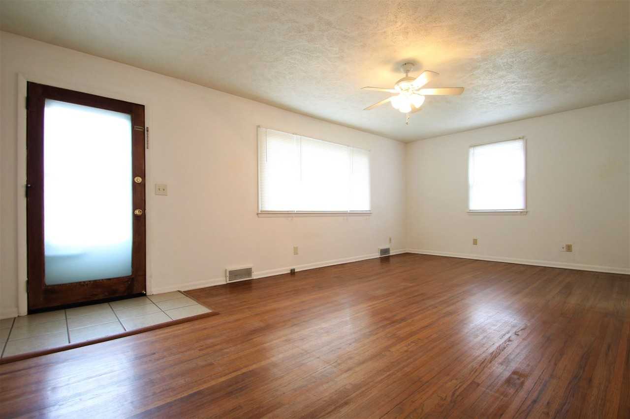 6913 Bedford Ave - Photo 3 of 12