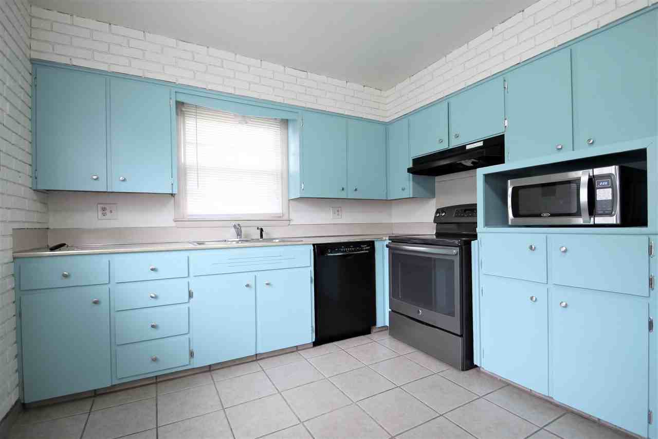 6913 Bedford Ave - Photo 4 of 12