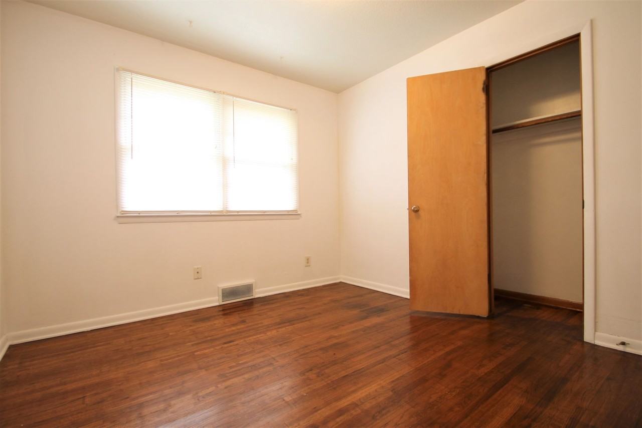 6913 Bedford Ave - Photo 6 of 12