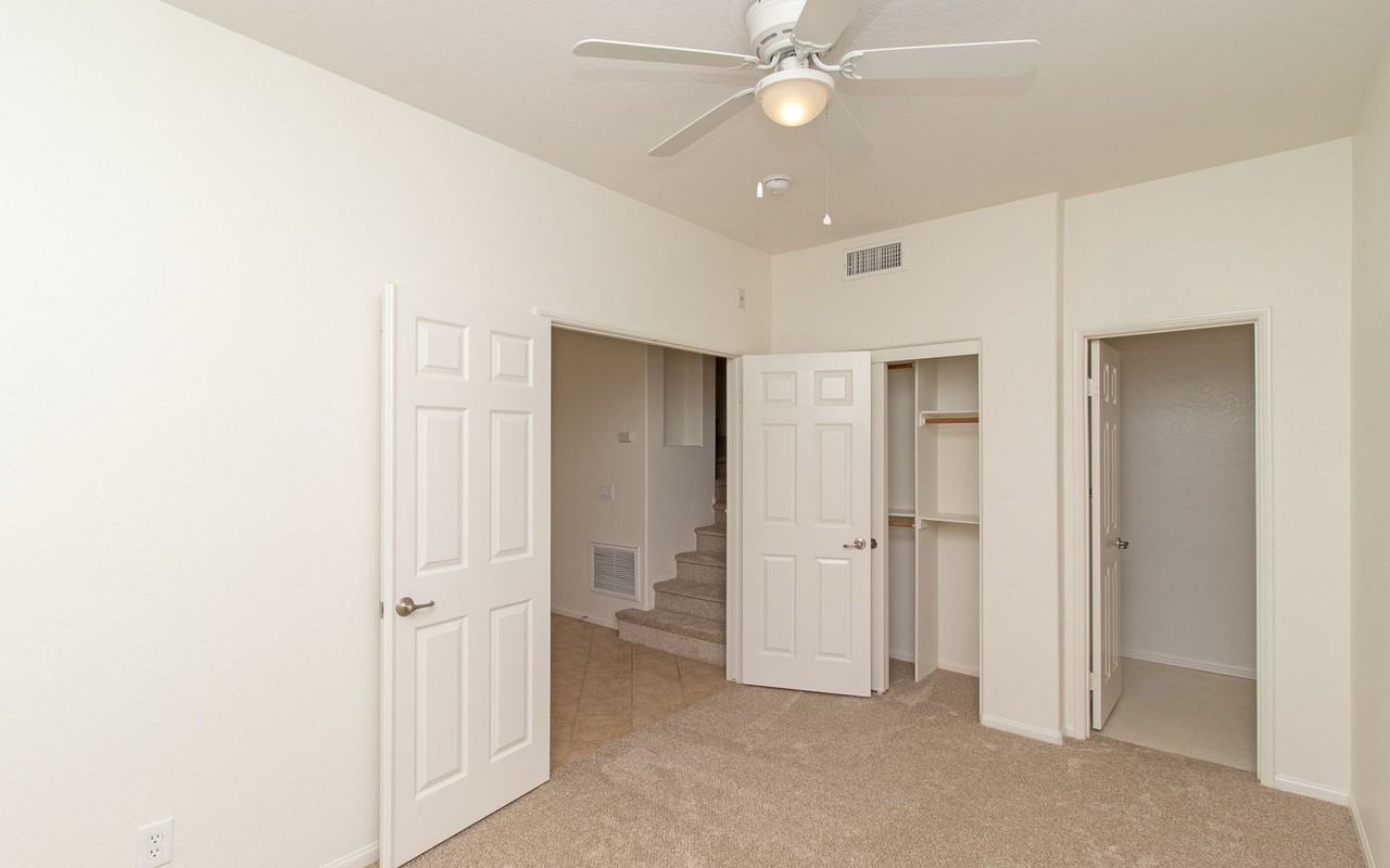 2110 Silverado St - Photo 4 of 45