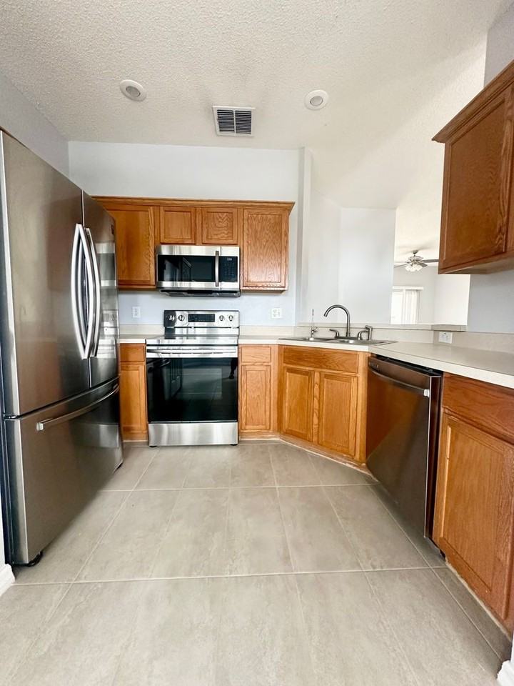 4903 4903 Waterside Pointe Cir. - 4903 Waterside Pointe - Photo 2 of 13