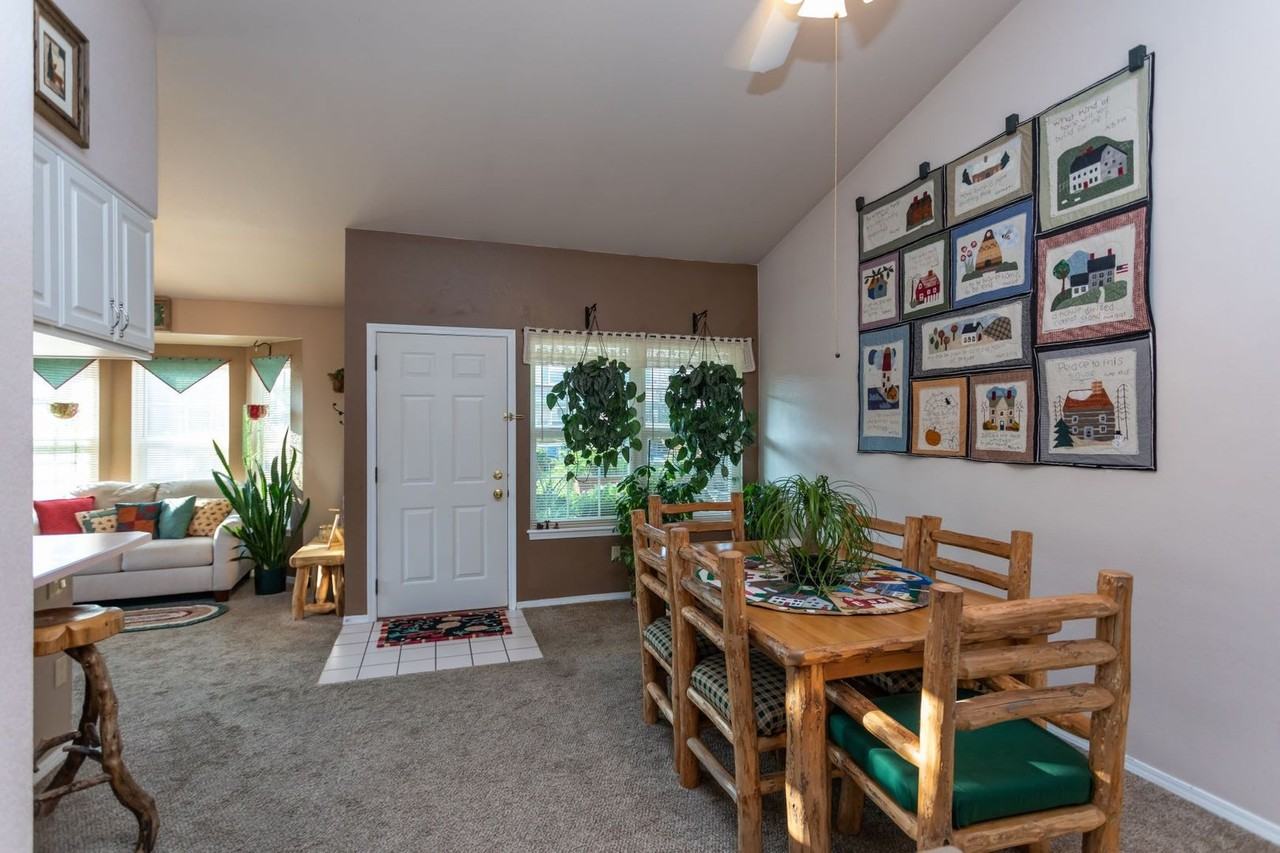 111 Iveystone Ct - Photo 3 of 32