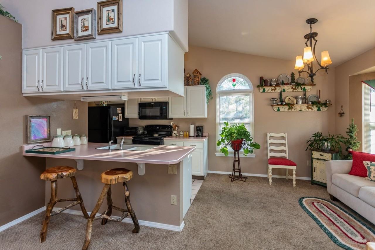 111 Iveystone Ct - Photo 6 of 32